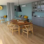 Poshtel Popup